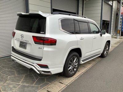 TOYOTA LAND CRUISER 300 - 5