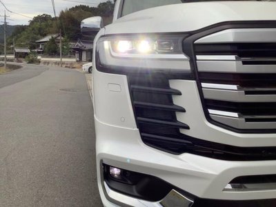 TOYOTA LAND CRUISER 300 - 7