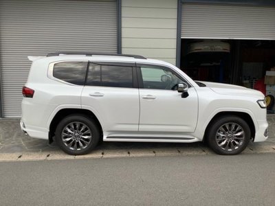 TOYOTA LAND CRUISER 300 - 6