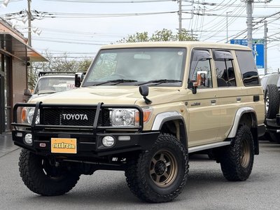 TOYOTA LAND CRUISER 70 - 1