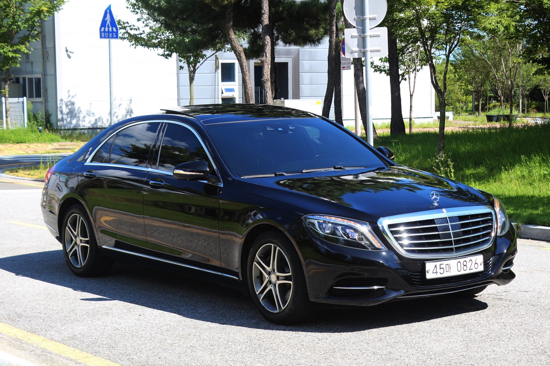 MERCEDES-BENZ S-CLASS - View 1