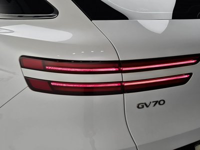 صورة 10 لـ 2021 Genesis GV70