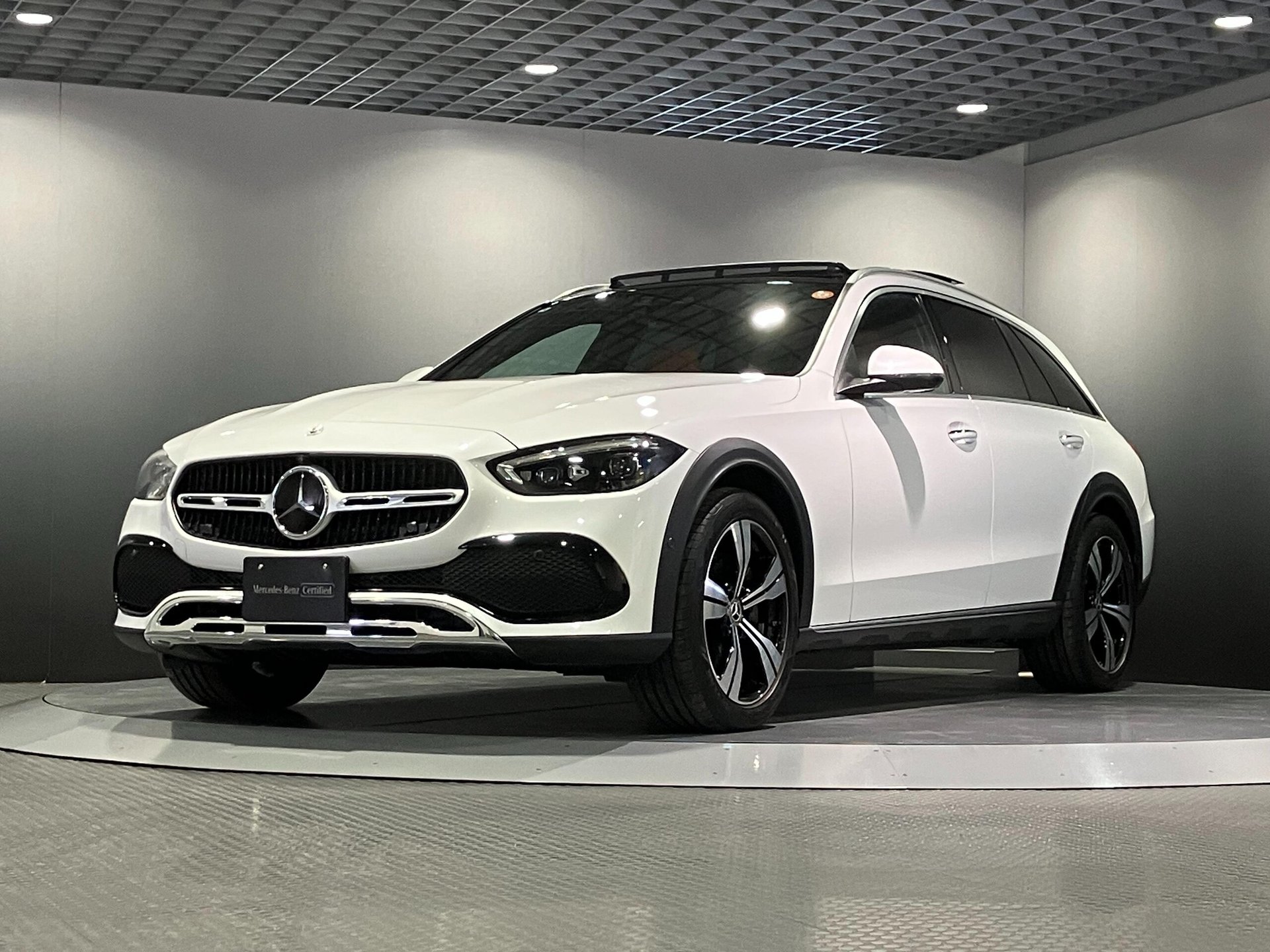 MERCEDES-BENZ C-CLASS ALL-TERRAIN - View 1