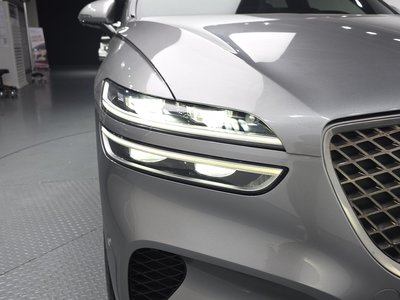صورة 9 لـ 2022 Genesis GV70