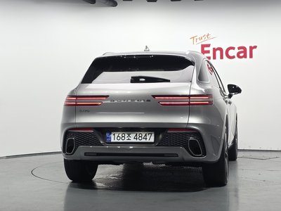 صورة 4 لـ 2022 Genesis GV70