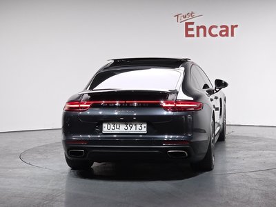 PORSCHE PANAMERA - 4