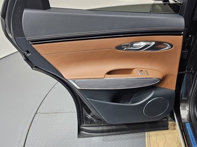 2023 Genesis GV70 — миниатюра 15