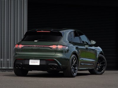 PORSCHE MACAN - 2