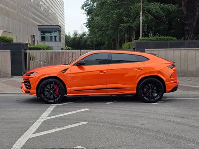 LAMBORGHINI URUS - 7