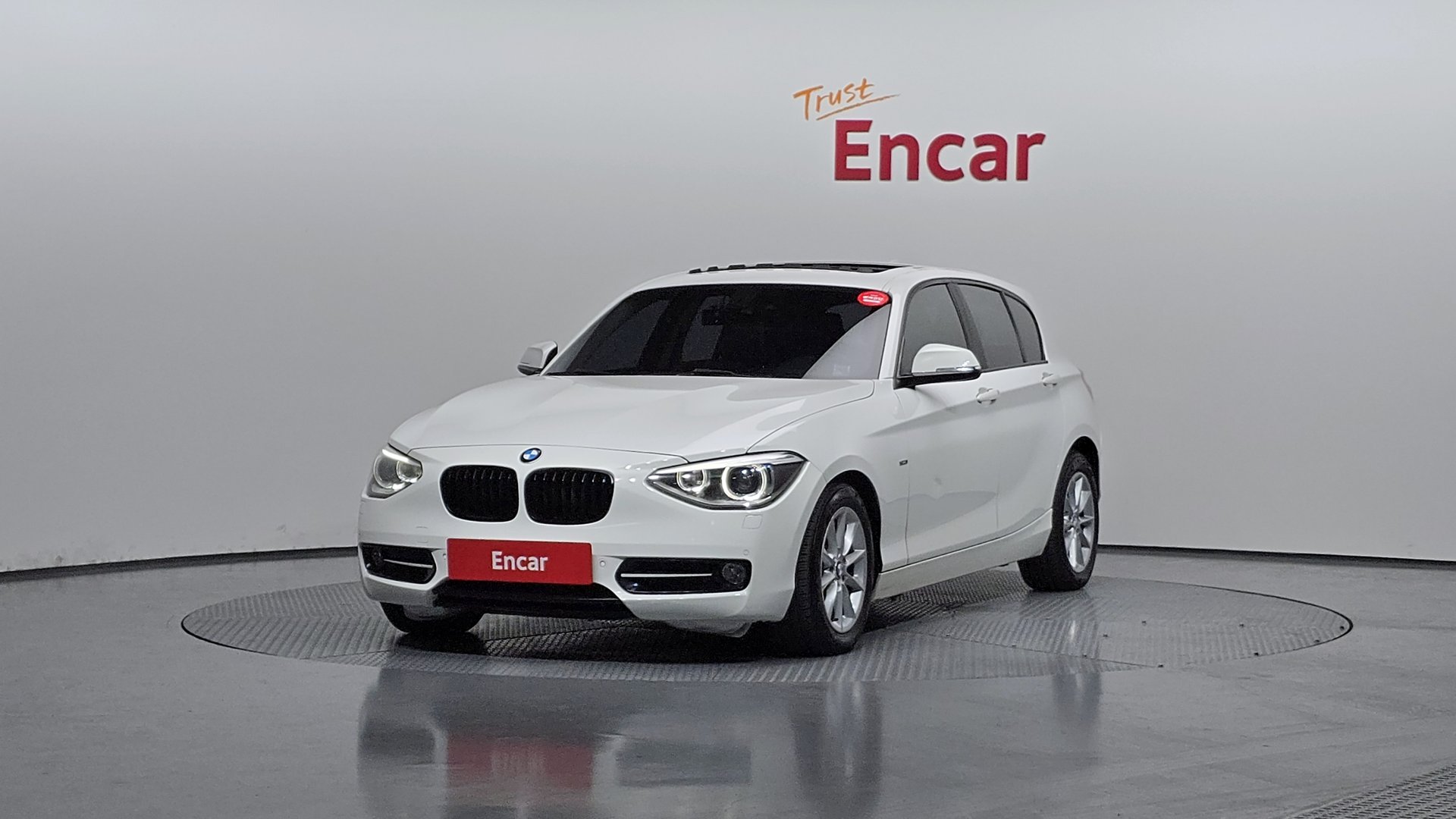 BMW 1 SERIES - View 1