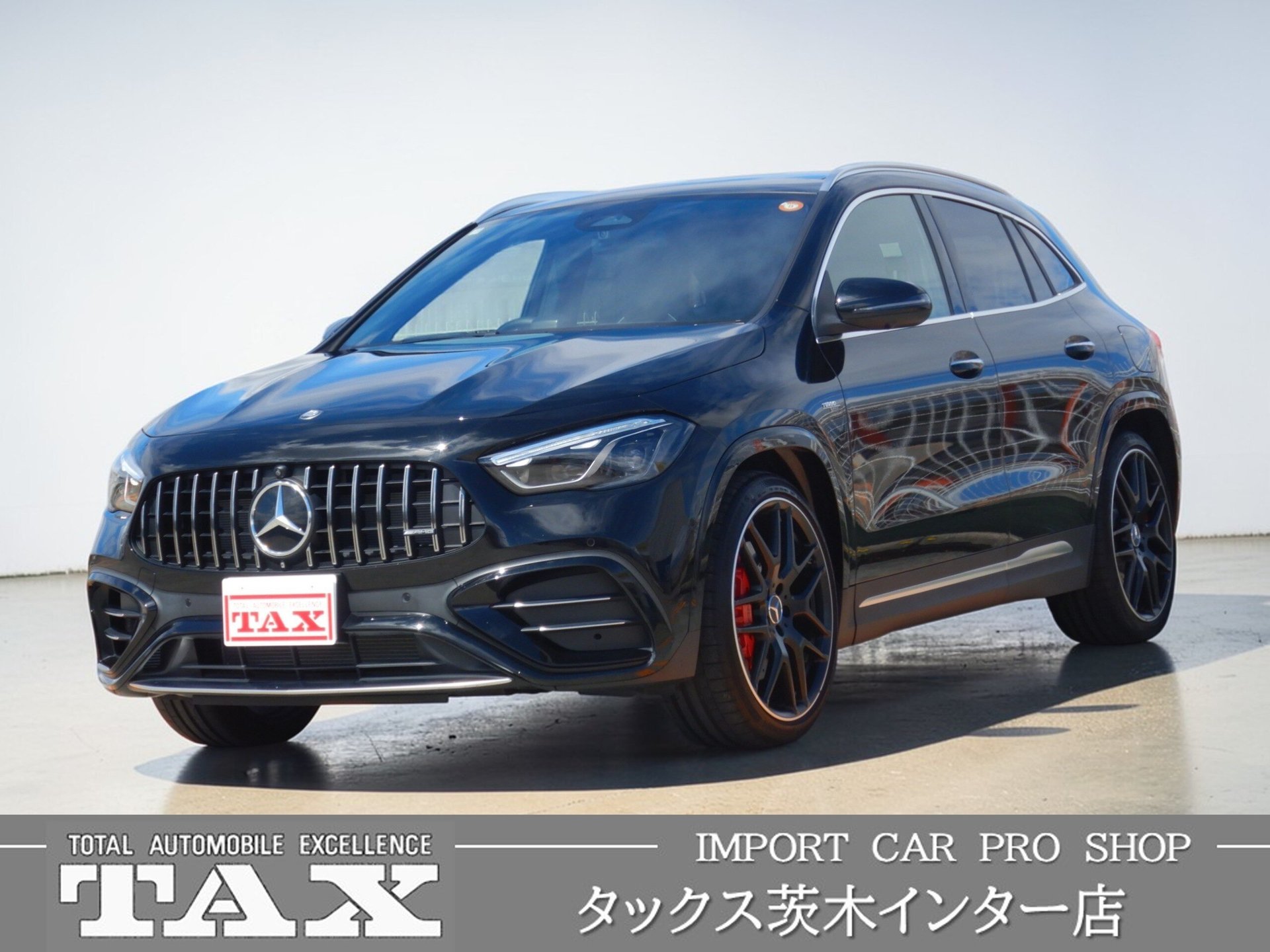 MERCEDES-BENZ GLA AMG - View 1