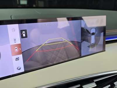 2025 Genesis GV70 thumbnail 14