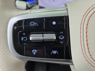 2025 Genesis GV70 thumbnail 15