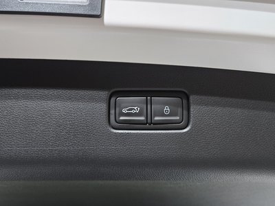 2025 Genesis GV70 thumbnail 18