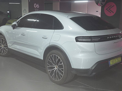 PORSCHE MACAN - 3
