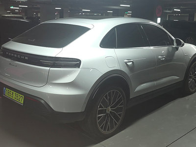PORSCHE MACAN - 6