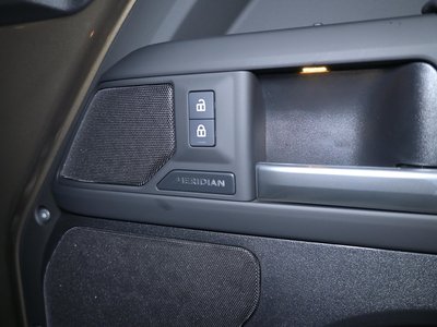 2026 LAND Rover DEFENDER — миниатюра 35