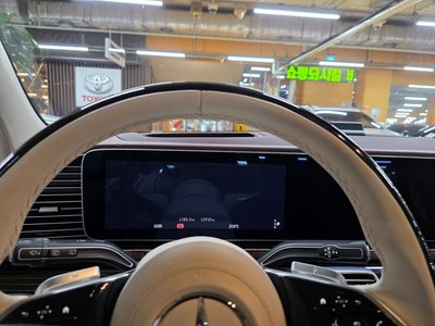 MERCEDES-BENZ GLS - 8