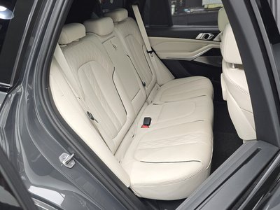 2022 BMW X5 — миниатюра 11