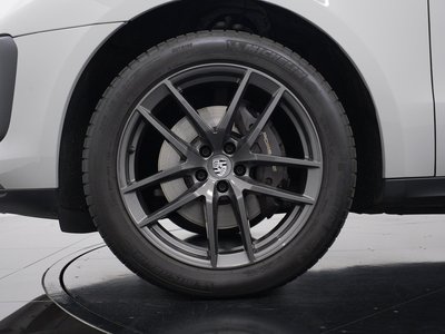 PORSCHE MACAN - 4