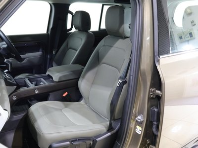 LAND ROVER DEFENDER - 6