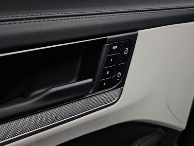 صورة مصغرة 31 لـ 2025 Porsche CAYENNE
