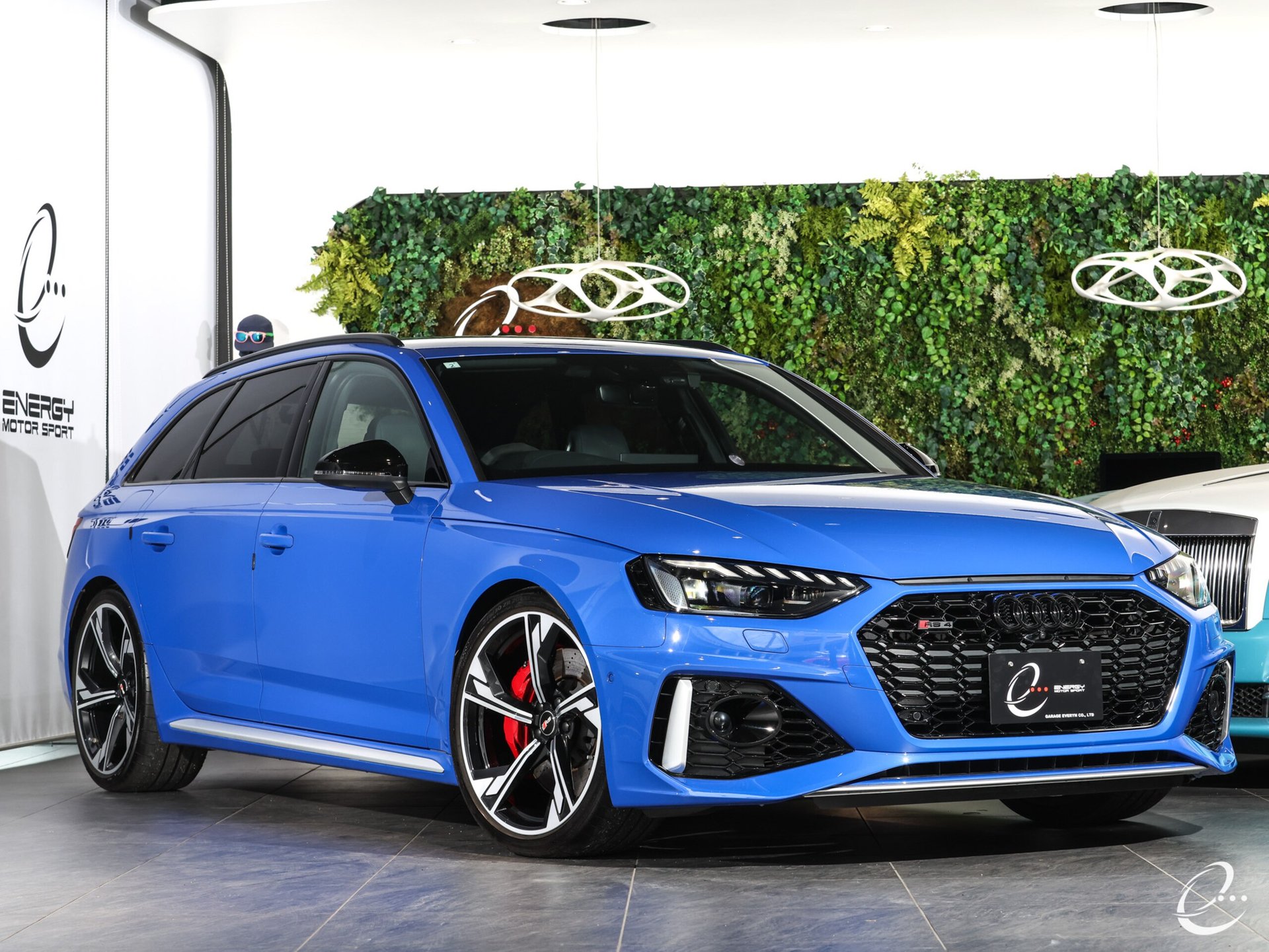 AUDI RS4 AVANT - View 1