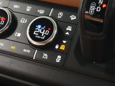 LAND ROVER DEFENDER - 5