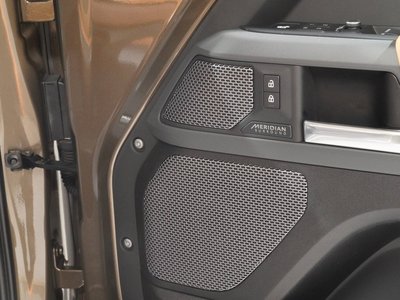 LAND ROVER DEFENDER - 4