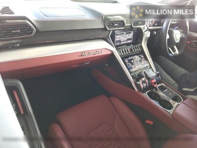 LAMBORGHINI URUS - 3