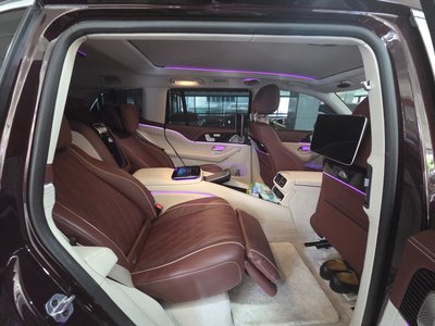 MERCEDES-BENZ GLS - 10