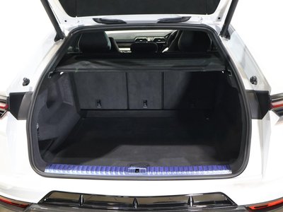 LAMBORGHINI URUS - 9