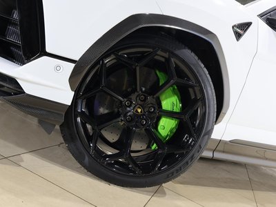 LAMBORGHINI URUS - 3