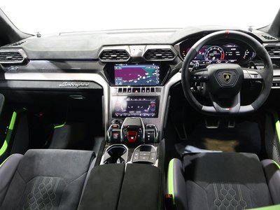 LAMBORGHINI URUS - 4