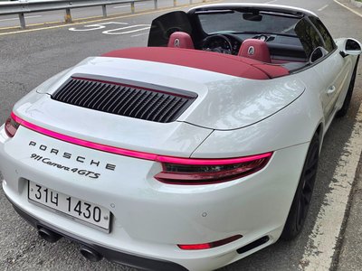 PORSCHE 911 - 8