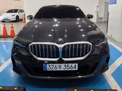 BMW 5 SERIES - 1