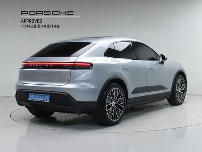 PORSCHE MACAN - 5