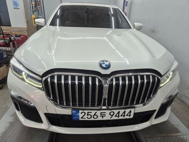 BMW 7 SERIES - View 1
