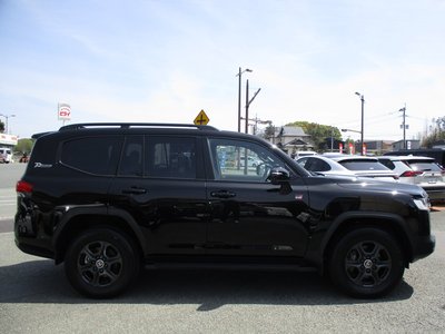 TOYOTA LAND CRUISER 300 - 6