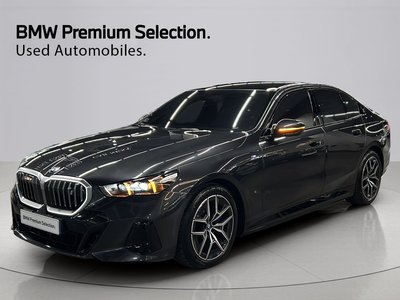 صورة 1 لـ 2025 BMW I5