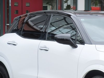2025 Lexus LBX — миниатюра 16