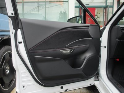 2025 Lexus LBX — миниатюра 32