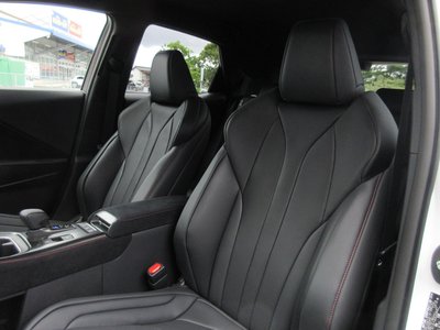2025 Lexus LBX — миниатюра 30