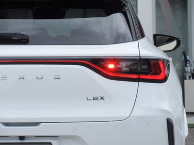 2025 Lexus LBX — миниатюра 26