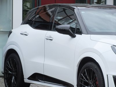 2025 Lexus LBX — миниатюра 15