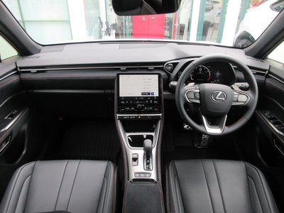 صورة 2 لـ 2025 Lexus LBX