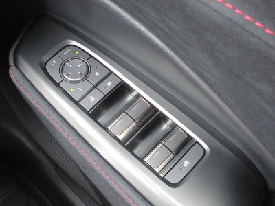 2025 Lexus LBX — миниатюра 43