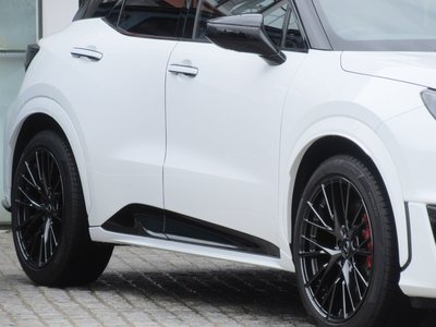 2025 Lexus LBX — миниатюра 11