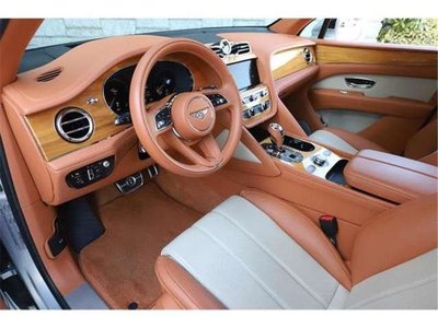 BENTLEY BENTAYGA - 7