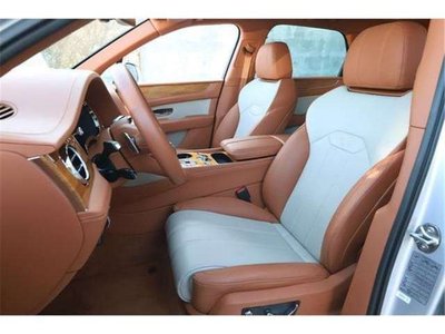 BENTLEY BENTAYGA - 8